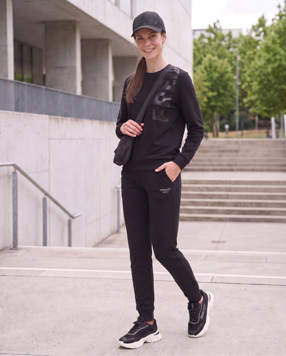 URBAN SHINY BLACK STYLE EST.2021-2025