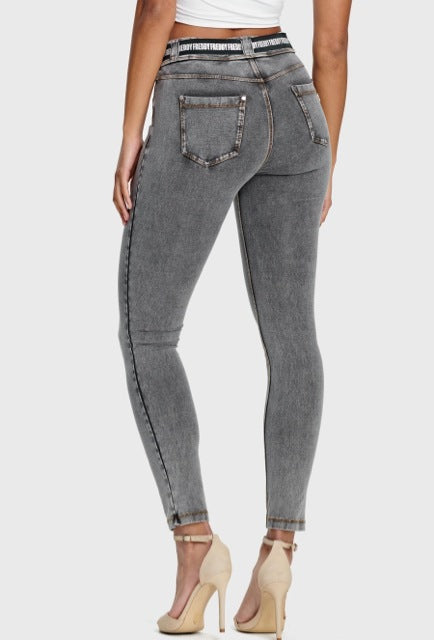 URBAN MONOCHROME LOOK EST.2023