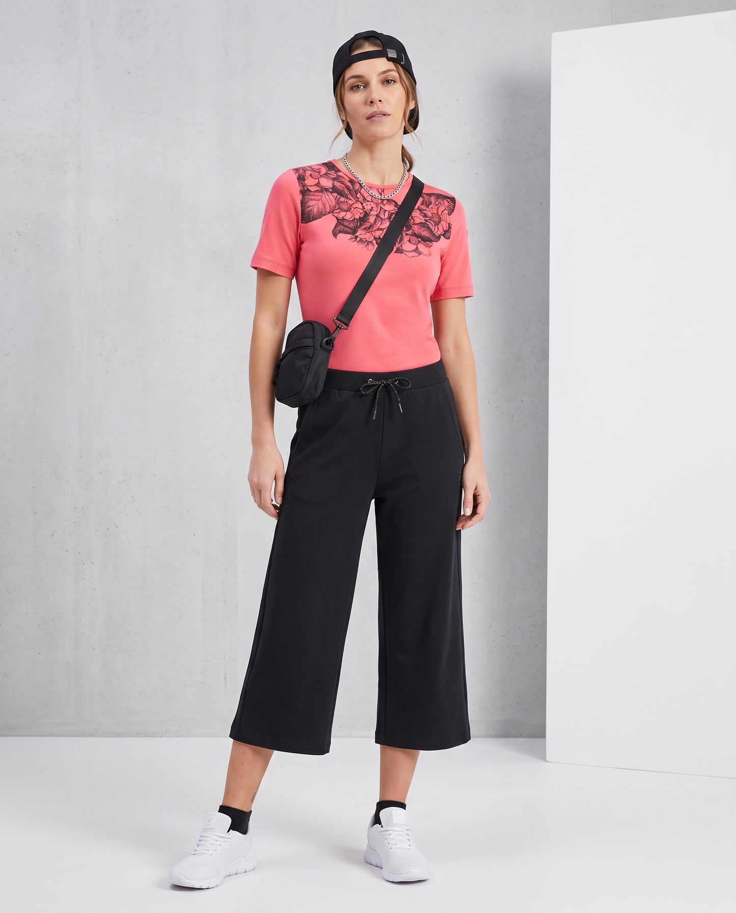 BOTANICAL BLACK ATHLEISURE EST.2018-2021