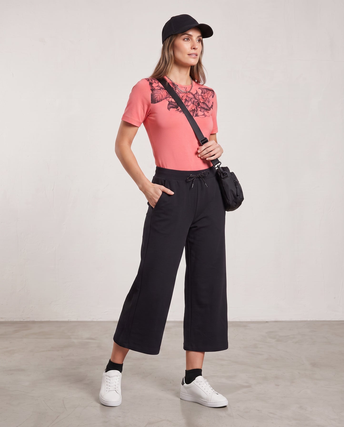 BOTANICAL BLACK ATHLEISURE EST.2018-2021