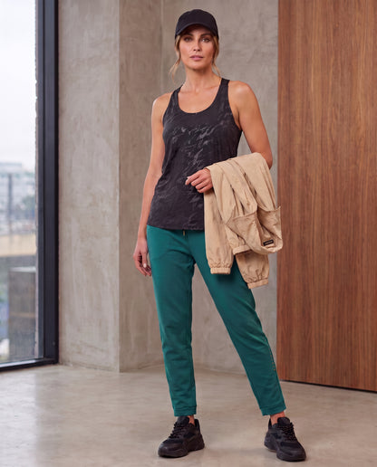 EARTH COLOR PERFORMANCE LOOK EST.2022-2025