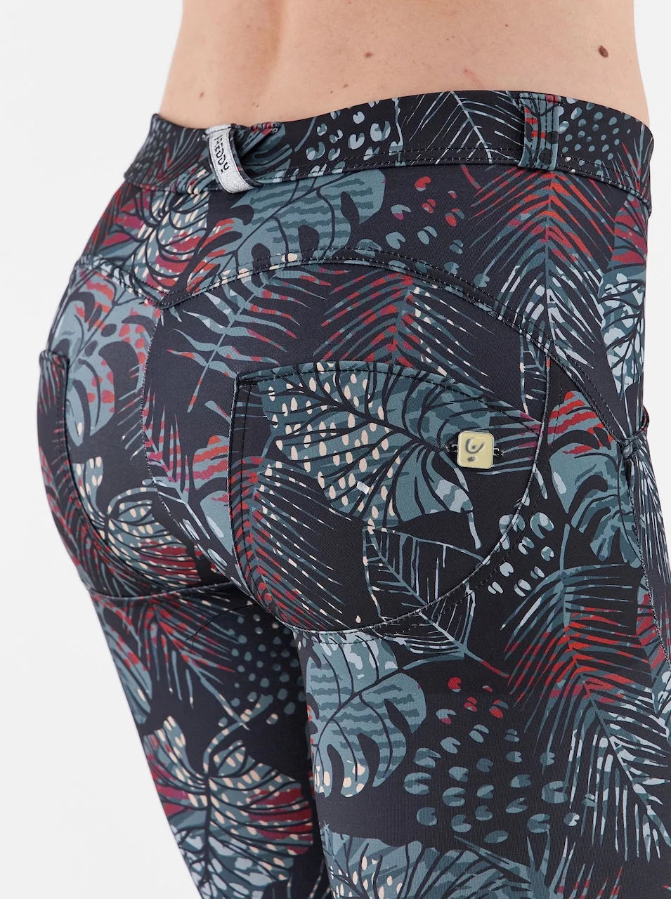 SMOKY BOTANICAL CHIC EST.2021-2023