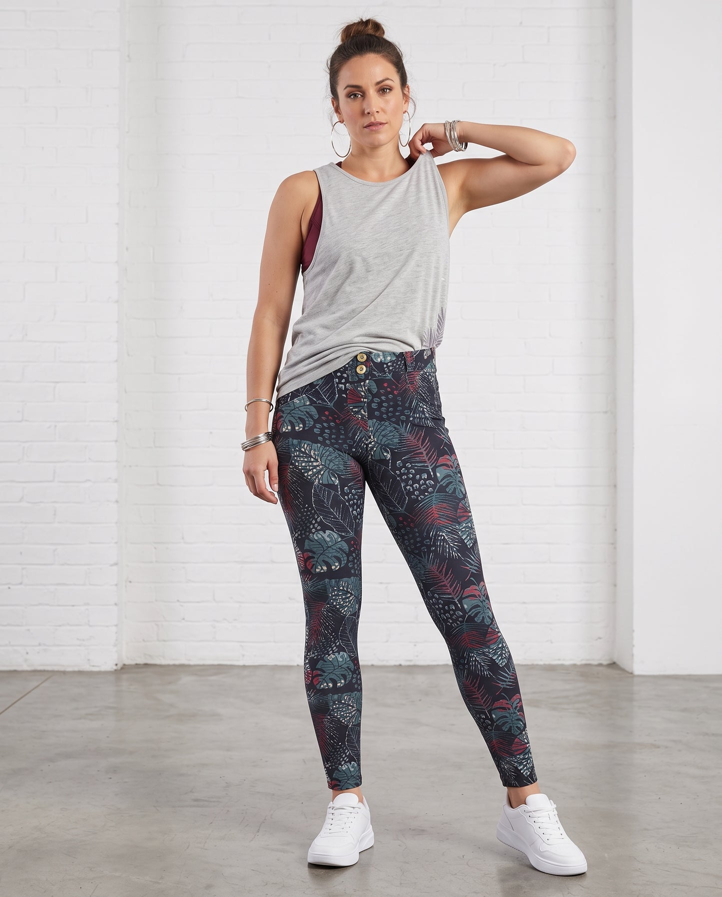 SMOKY BOTANICAL CHIC EST.2021-2023