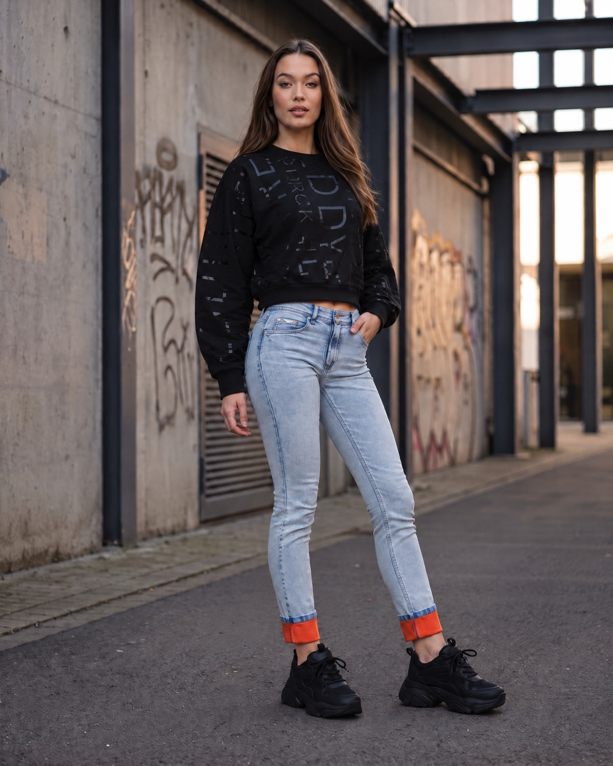 MONO CONTRAST EST.2022-2024